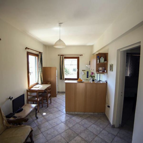 hospitable house to stay in Loutsa